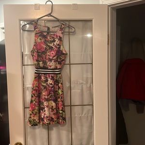 Short flower patterned dress. Formal or semi formal dress.